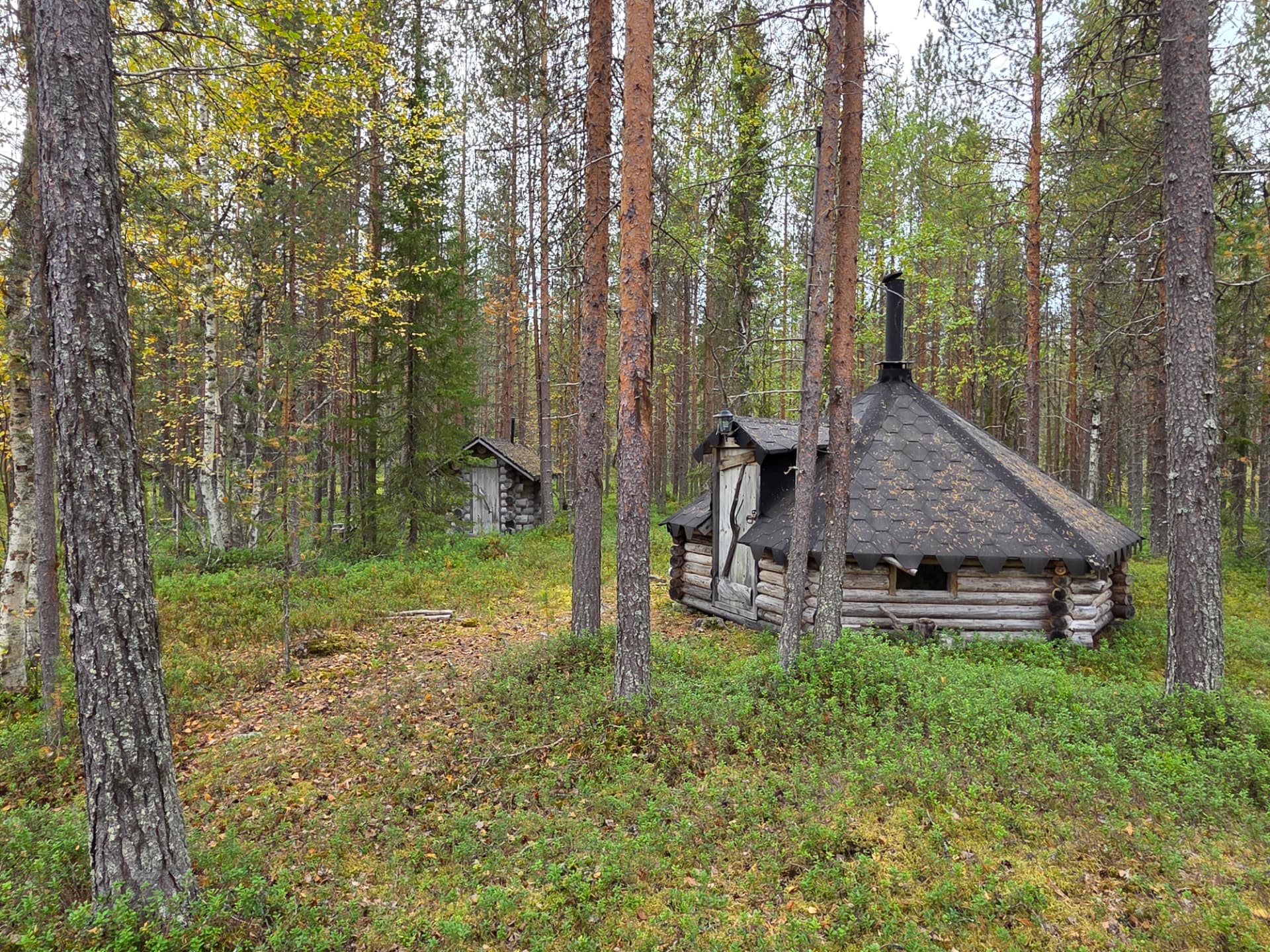 Grillikota ja ulkokäymälä