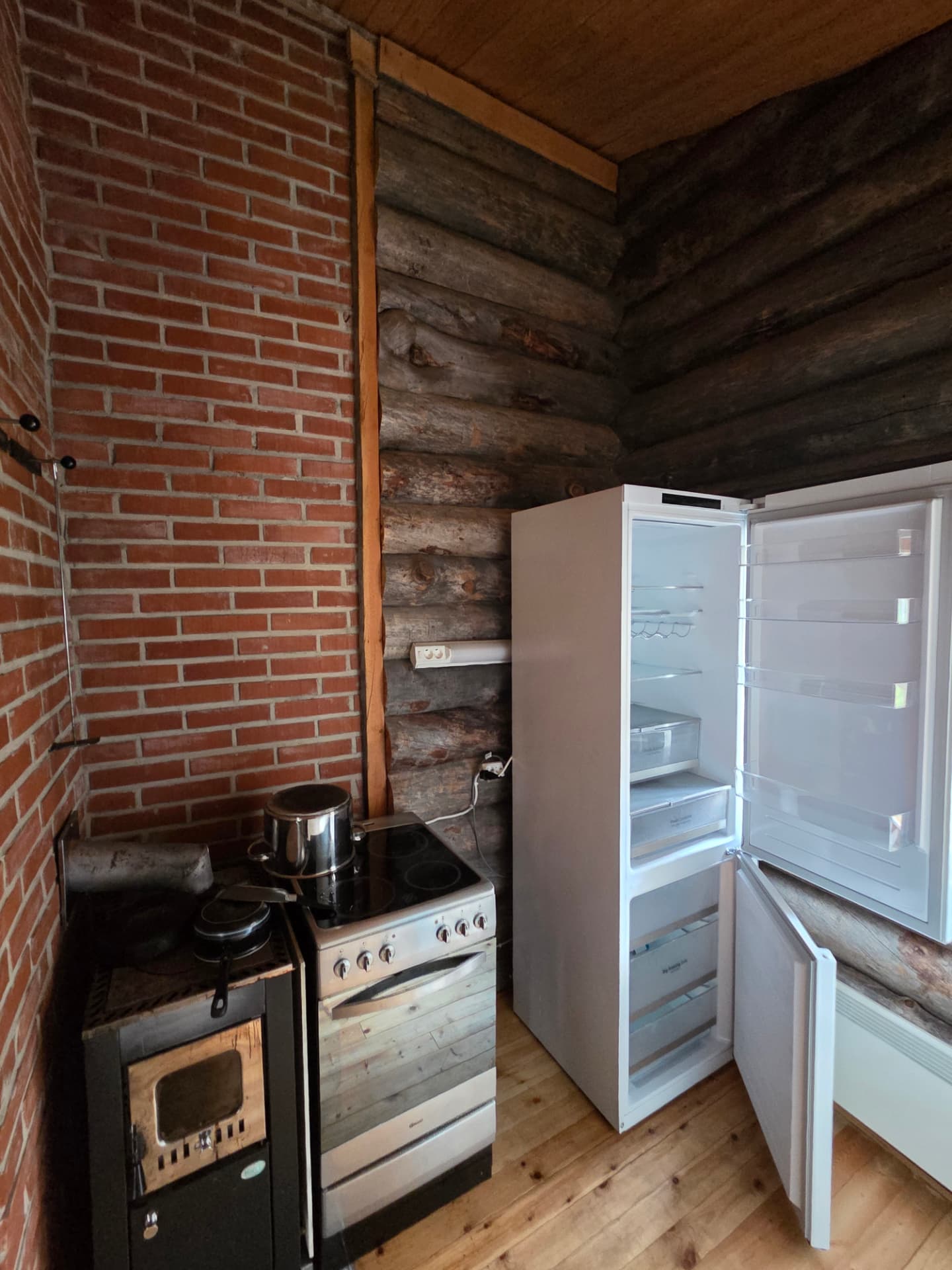 Keittiön toinen näkymä